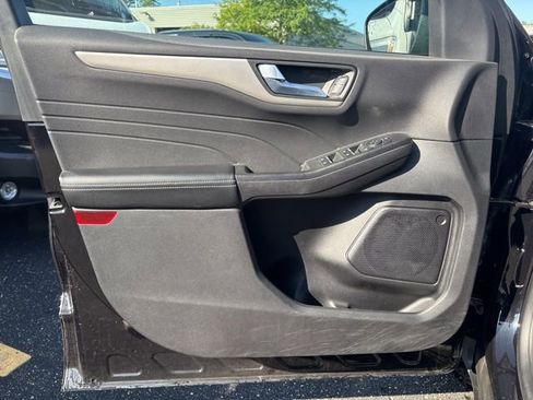 Used 2022 Ford Escape SEL image 9