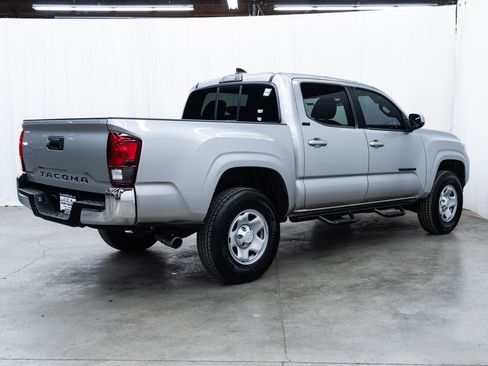 Used 2018 Toyota Tacoma SR5 RWD image 6