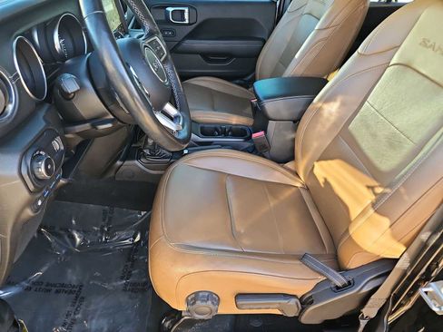 Used 2023 Jeep Wrangler Sahara w/ Cold Weather Group image 16