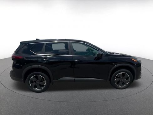 Used 2025 Nissan Rogue SV AWD/4WD image 16