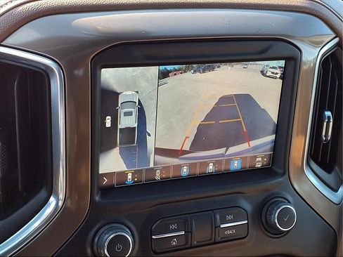 Used 2022 Chevrolet Silverado 1500 High Country w/ Technology Package AWD/4WD image 4