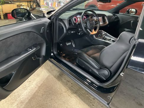 Used 2022 Dodge Challenger SRT Hellcat RWD image 32