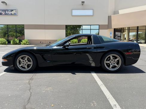 Used 1999 Chevrolet Corvette Coupe w/ Memory Pkg RWD image 6