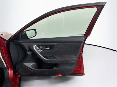 Used 2013 Nissan Altima 2.5 SV FWD image 30