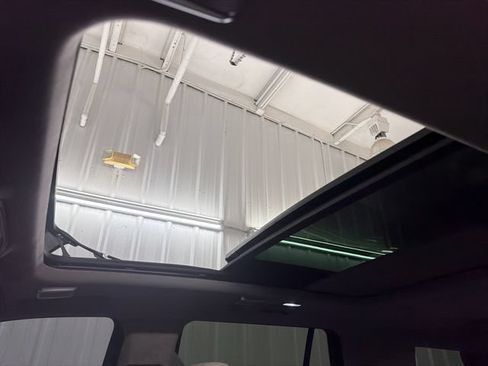 Certified 2025 Cadillac Escalade Premium Luxury Platinum w/ LPO, Radiant Package RWD image 44
