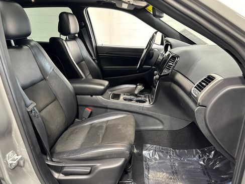 Used 2020 Jeep Grand Cherokee Altitude AWD/4WD image 11