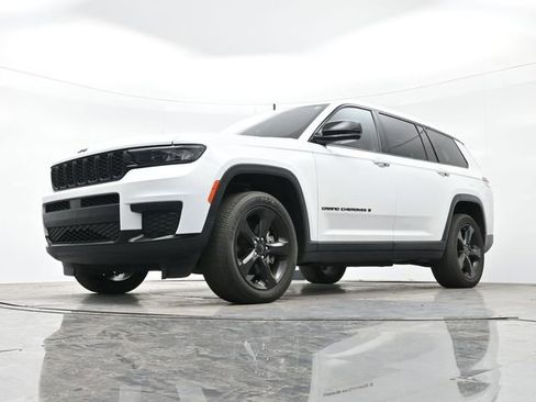 Used 2023 Jeep Grand Cherokee L Laredo image 11