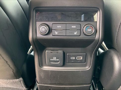 Used 2023 GMC Acadia Denali w/ Denali Ultimate Package FWD image 30