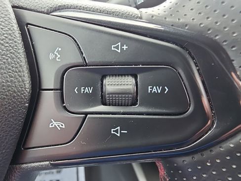 Used 2024 Chevrolet Trax RS w/ Sunroof Package FWD image 25