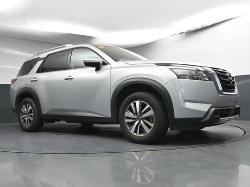 Used 2025 Nissan Pathfinder SL image 26