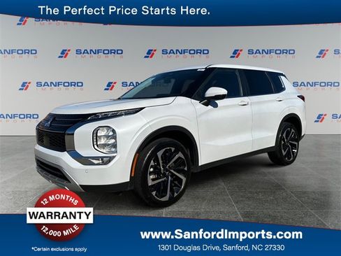 Used 2024 Mitsubishi Outlander SE image 1