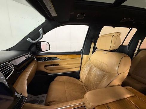 Used 2022 Jeep Grand Wagoneer Series III w/ Rear Seat Video Group 1 AWD/4WD image 36