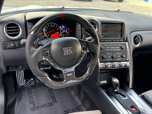 Used 2010 Nissan GT-R Premium AWD/4WD image 5