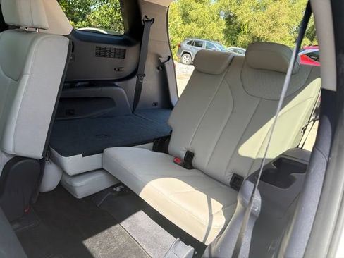 Used 2022 Hyundai Palisade SEL w/ 8P Bench Seat Package AWD/4WD image 21