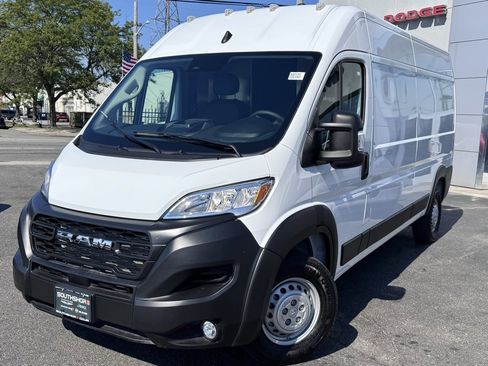 Used 2025 RAM ProMaster 2500 w/ Convenience Group image 3