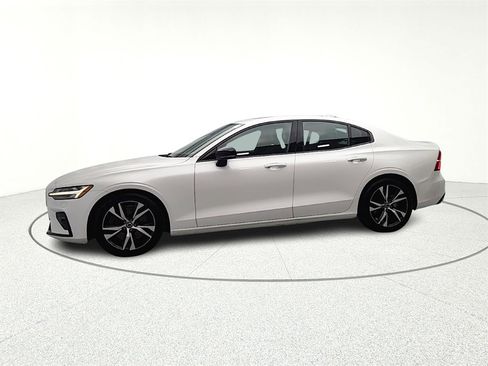 Used 2019 Volvo S60 T6 R-Design image 4