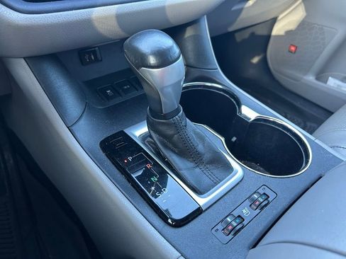 Used 2014 Toyota Highlander Limited Platinum FWD image 29
