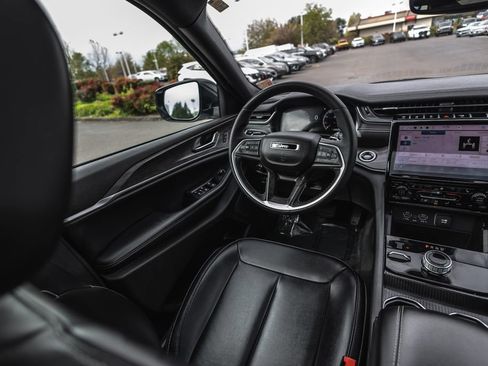Used 2024 Jeep Grand Cherokee Limited AWD/4WD image 25