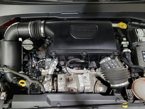 Used 2024 Jeep Compass Latitude image 30