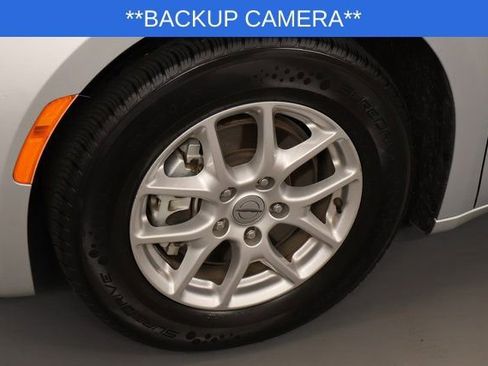 Used 2023 Chrysler Pacifica Touring-L image 8