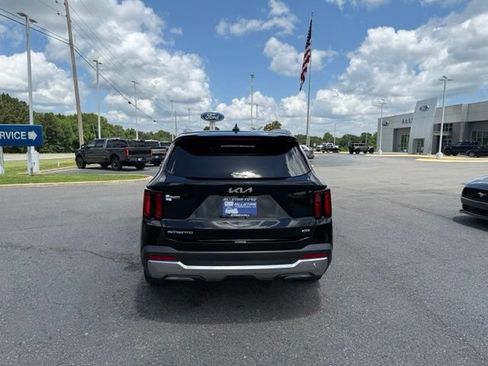 Used 2024 Kia Sorento S w/ Panoramic Sunroof Package AWD/4WD image 5