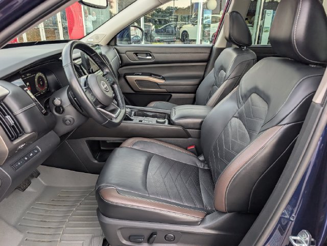 Used 2022 Nissan Pathfinder Platinum w/ Cargo Package AWD/4WD image 19
