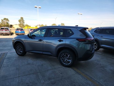 Used 2023 Nissan Rogue S image 4
