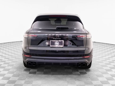 Certified 2023 Porsche Cayenne Platinum Edition image 10