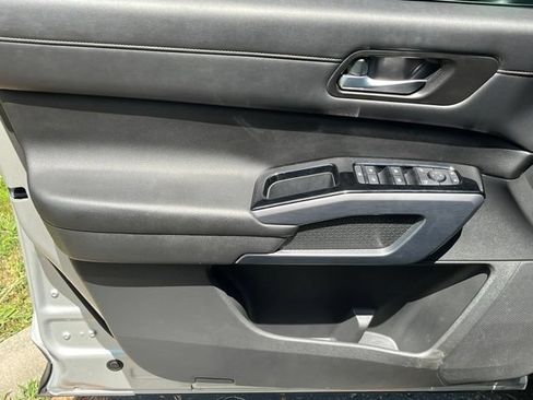 Used 2023 Nissan Pathfinder SL w/ Lighting Package (N92) AWD/4WD image 27