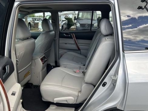 Used 2011 Toyota Highlander Limited image 18