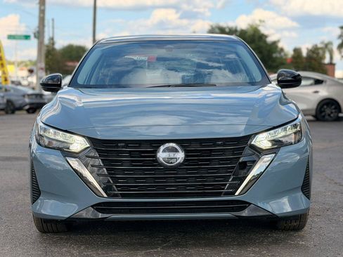 Used 2025 Nissan Sentra SR FWD image 3