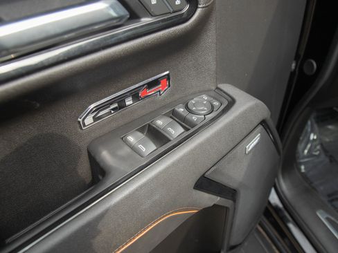 Used 2025 GMC Sierra 1500 AT4 w/ Technology Package AWD/4WD image 21