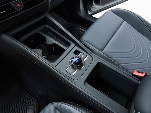 New 2025 Volkswagen Tiguan SE image 62