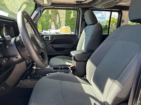 Used 2024 Jeep Wrangler Unlimited w/ Convenience Group AWD/4WD image 36