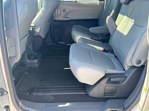 Certified 2023 Toyota Sienna XLE image 20