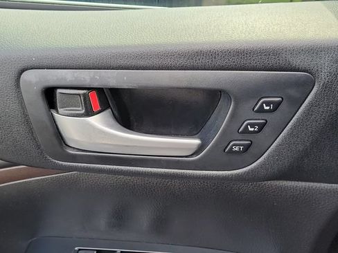 Used 2017 Toyota Highlander Limited Platinum FWD image 16