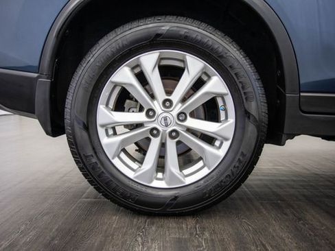 Used 2016 Nissan Rogue SV image 41