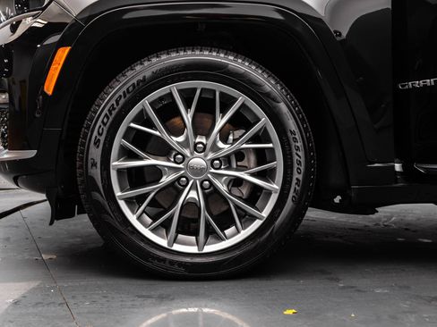 Used 2025 Jeep Grand Cherokee L Summit image 44