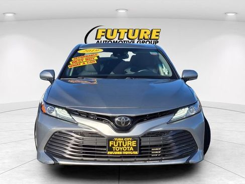 Used 2019 Toyota Camry XLE FWD image 2