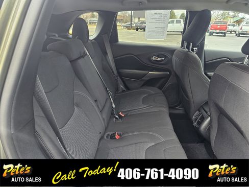 Used 2019 Jeep Cherokee Latitude w/ Popular Appearance Group AWD/4WD image 13