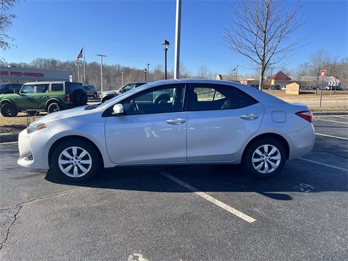 Used 2018 Toyota Corolla LE w/ Carpet Mat Package (TMS) image 9