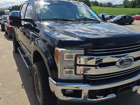 Used 2017 Ford F250 Lariat w/ Lariat Ultimate Package AWD/4WD image 3
