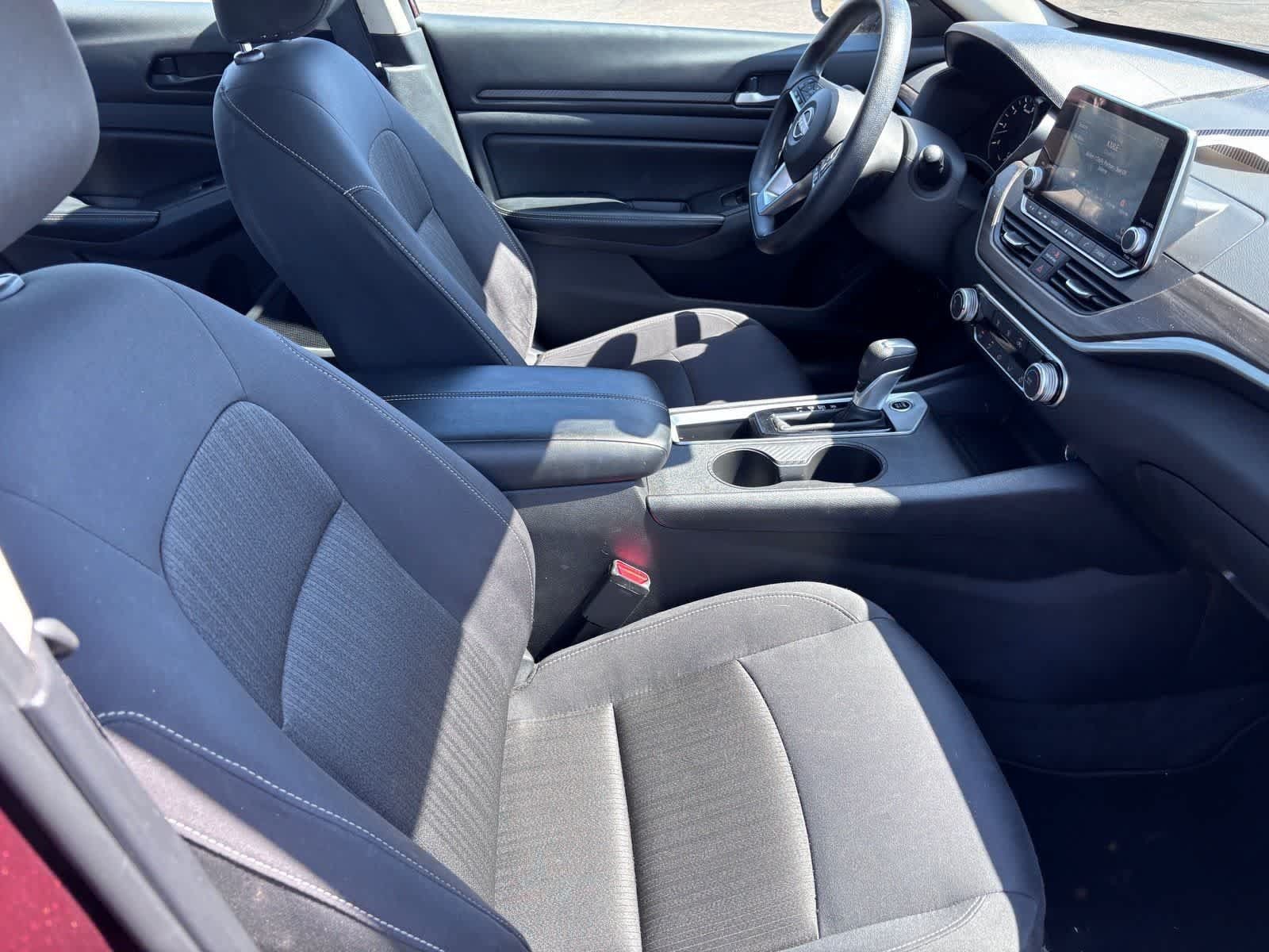 Used 2025 Nissan Altima 2.5 SV FWD image 9