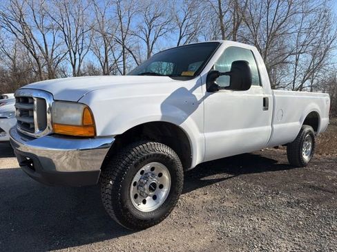 Used 2000 Ford F250 XL image 2