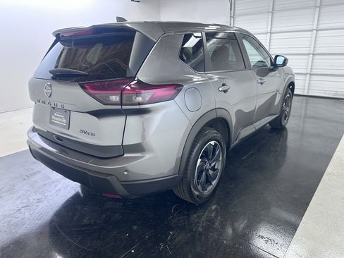 Used 2024 Nissan Rogue SV AWD/4WD image 13