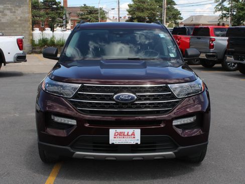 Used 2022 Ford Explorer XLT w/ Equipment Group 202A AWD/4WD image 2