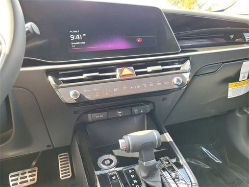 New 2025 Kia Niro EX Touring image 14