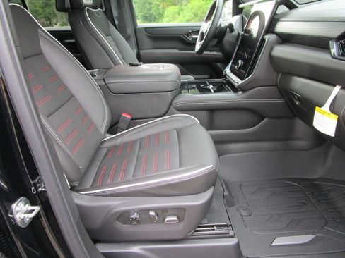 New 2026 GMC Yukon AT4 Ultimate w/ LPO, Floor Liner Package AWD/4WD image 30