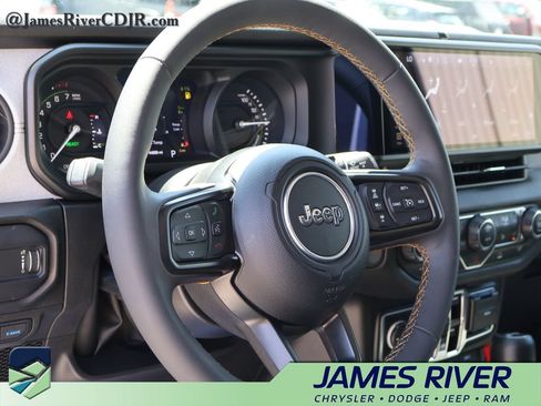 Used 2024 Jeep Wrangler Unlimited AWD/4WD image 23