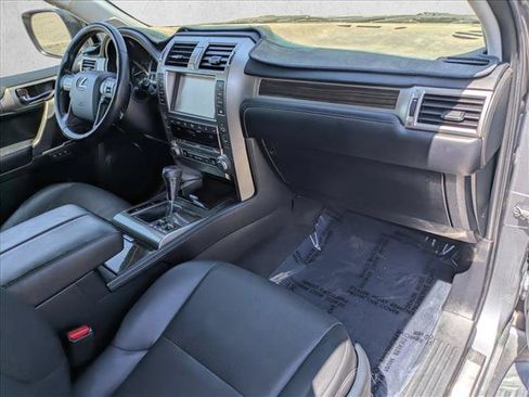 Used 2016 Lexus GX 460 w/ Preferred Accessory Package AWD/4WD image 19